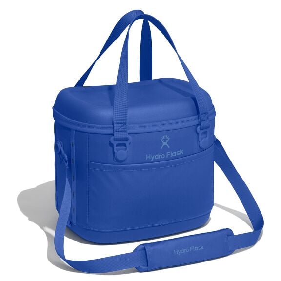carryouttm-soft-cooler-15-l-k2 12pco382_carryout_cooler_15l_capri_blue_angled_1.jpg