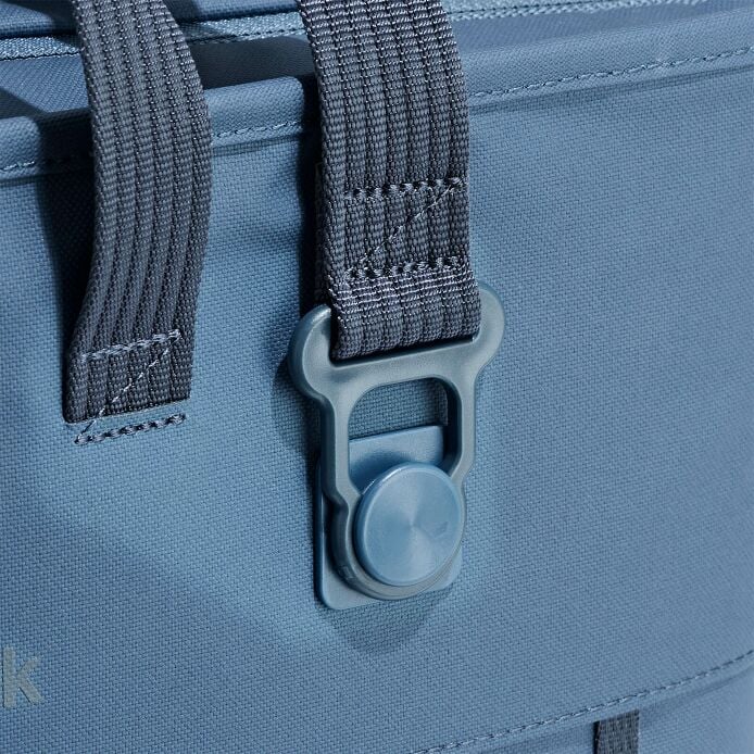 carryouttm-soft-cooler-tote-10-l-r5 250815_hydro_cooler_details_14838_6_3.jpg