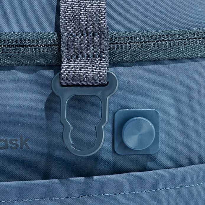 carryouttm-soft-cooler-15-l-k2 250815_hydro_cooler_details_14856_6.jpg