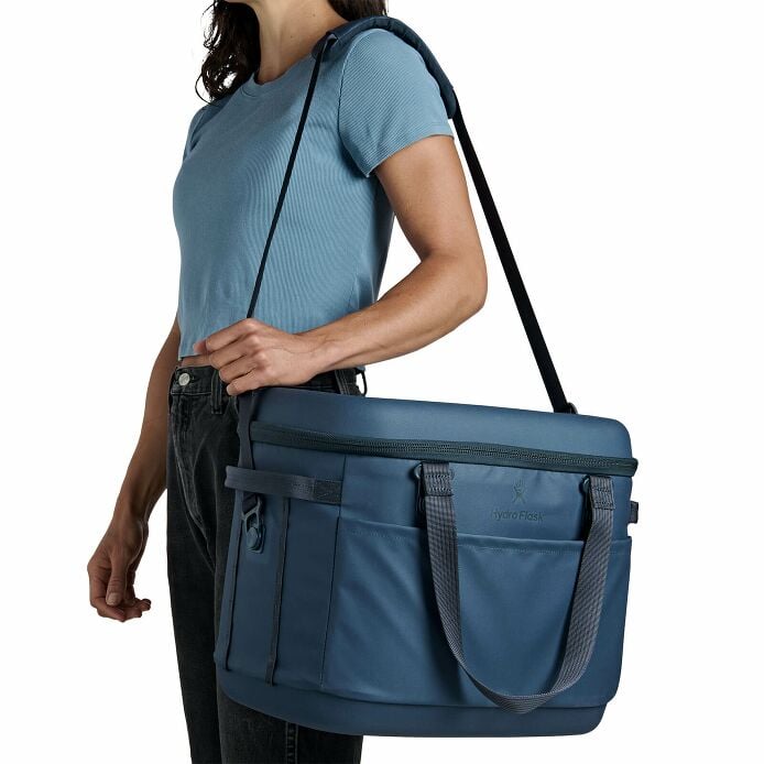 carryouttm-soft-cooler-30-l-r6 250815_hydro_s26_hb_14546_5.jpg