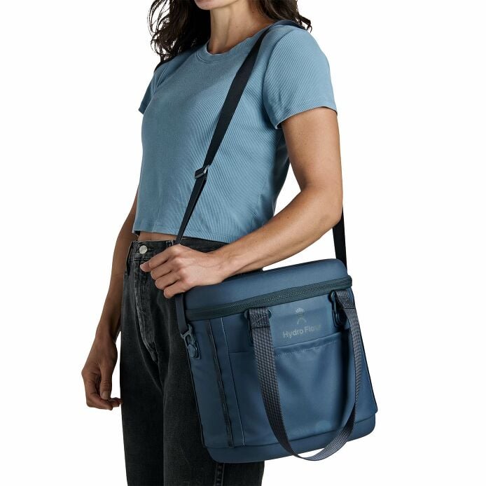 carryouttm-soft-cooler-10-l-b8 250815_hydro_s26_hb_14560_1_4.jpg