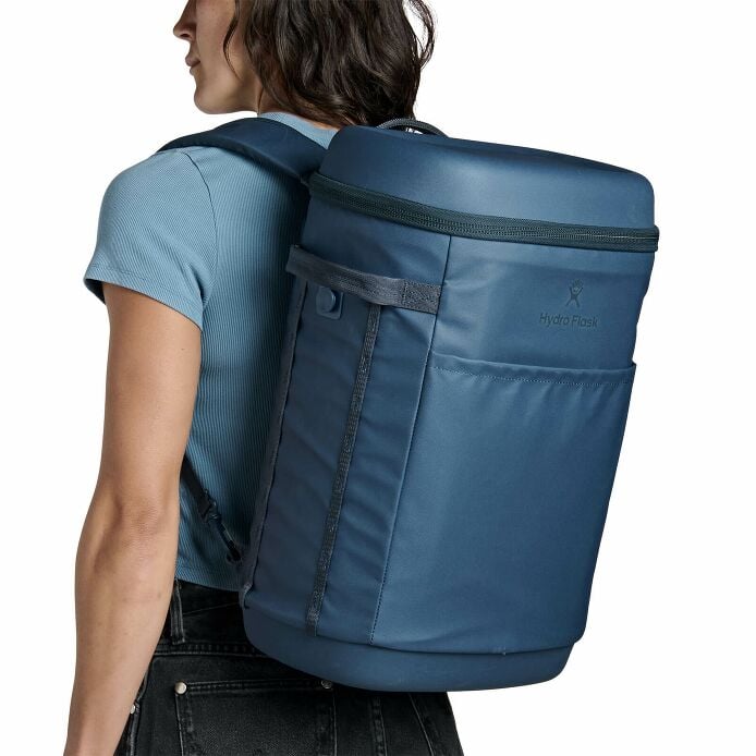 carryouttm-backpack-22-l-y1 250815_hydro_s26_hb_14605_7.jpg