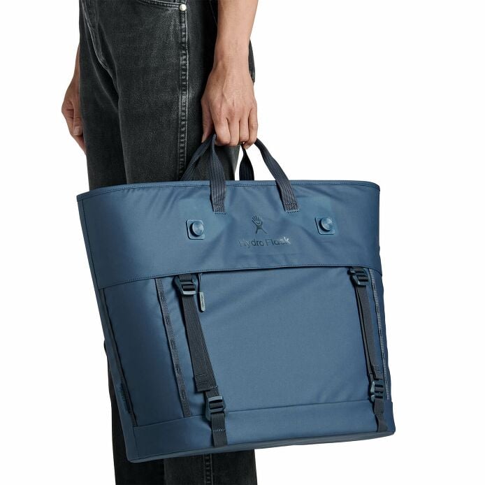 carryouttm-soft-cooler-tote-30-l-n3 250815_hydro_s26_hb_14619_2.jpg