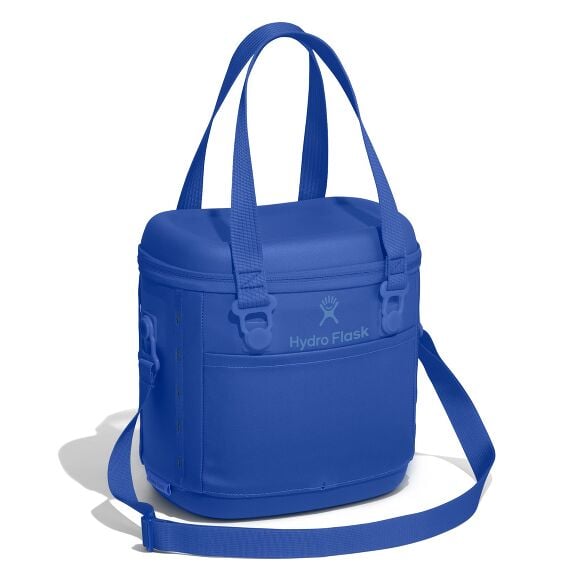carryouttm-soft-cooler-10-l-b8 6pco382_carryout_cooler_10l_capri_blue_angled_1.jpg