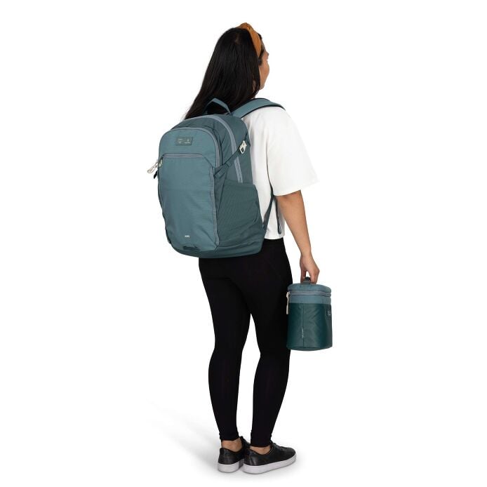 osprey-axis-x-hydro-flask-campus-essentials-bundle-g4 axisxhydroflask_s26_onbody2_cascadeblue_10007249_2.jpg
