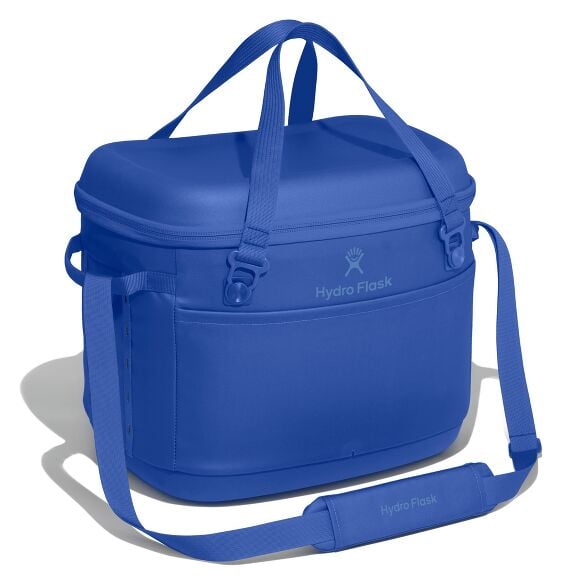 carryouttm-soft-cooler-30-l-r6 cpco382_carryout_cooler_30l_capri_blue_angled_1.jpg