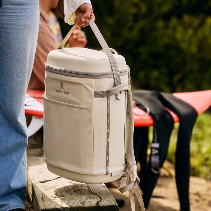 carryouttm-backpack-22-l-y1 hf_carryout_bouwer_d1_l1_torrey_pines_lifestyle_1444_2.jpg