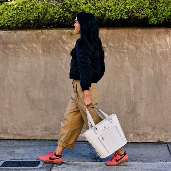 carryouttm-soft-cooler-tote-10-l-r5 hf_carryout_bouwer_d2_l1_stone_steps_0131_3.jpg