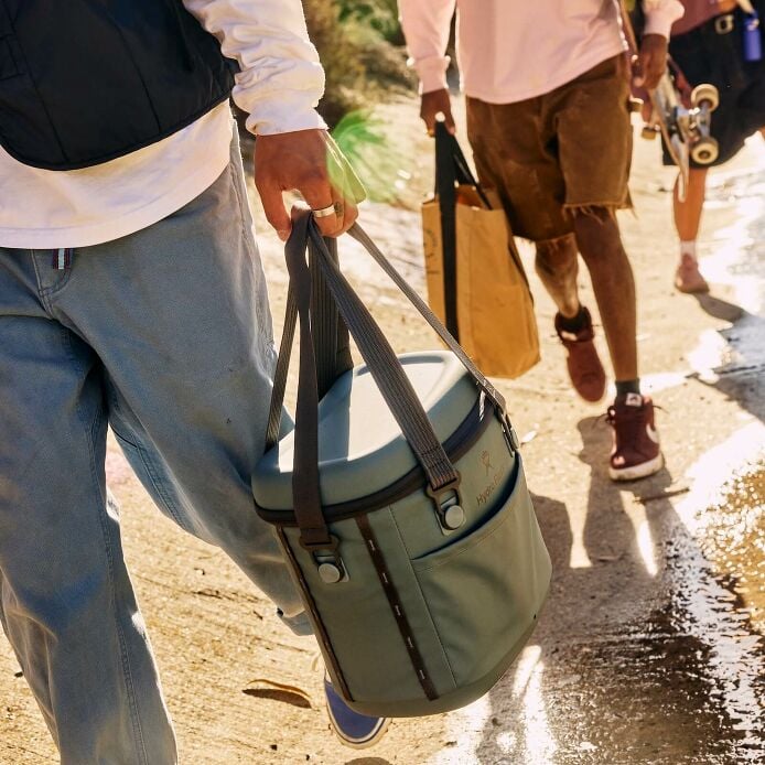 carryouttm-soft-cooler-10-l-b8 hf_carryout_bouwer_d2_l3_skate_ditch_3744_5.jpg
