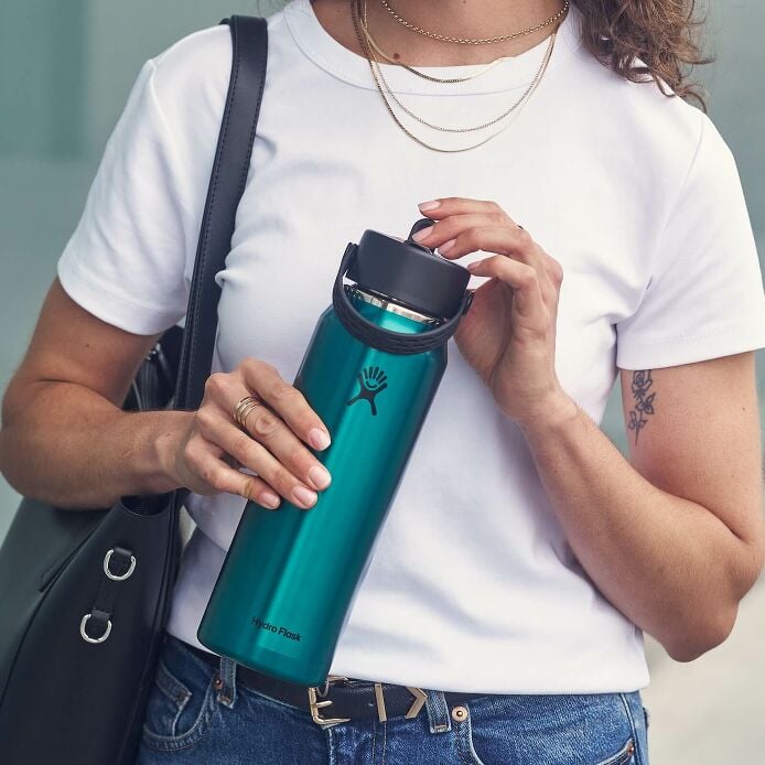 32-oz-lightweight-flex-straw-bottle-k3 hf_s26_lightweight_mcinnis_5167_2_3.jpg