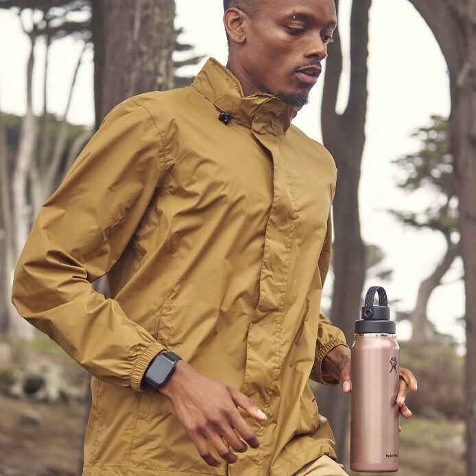 32-oz-lightweight-chug-cap-bottle-a9 hf_s26_lightweight_mcinnis_6206_1_2.jpg