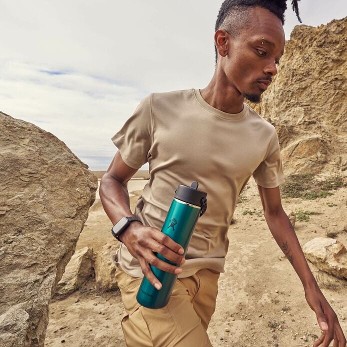 24-oz-lightweight-flex-straw-bottle-k3 hf_s26_lightweight_mcinnis_6828_4.jpg