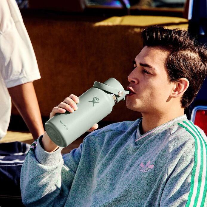 32-oz-wide-mouth-with-flex-straw-cap-f6 s25_tailgating_brouwer_exp-2028-06-01_04-6336_1__5.jpg